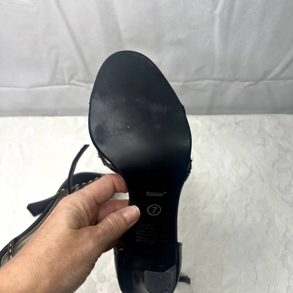 Fioni Black Open Toe High‎ Heels with Faux Flowers Size 7 - Picture 3 of 12